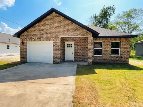 1713 Division St, Greenville, TX 75401