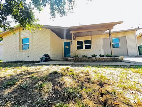 1420 Swiss St, Arlington, TX 76010