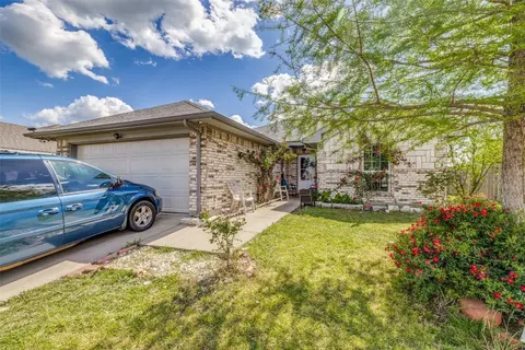 2109 Natchez Dr, Ennis, TX 75119