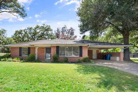 1900 Fairfax Dr, Corsicana, TX 75110