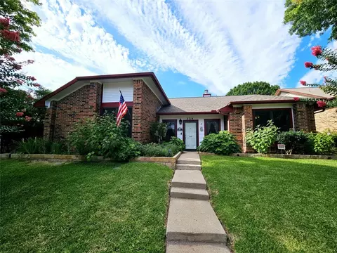 2714 Phillips Dr, Garland, TX 75044