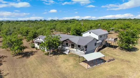 425 Blackfoot Ln, Comanche, TX 76442