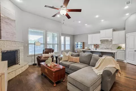 1129 9th St, Argyle, TX 76226 photo 6