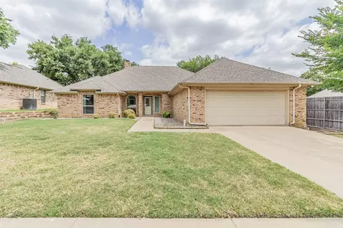 1633 Saxon Dr, Bedford, TX 76021