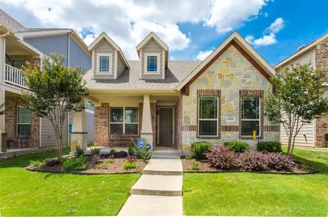 1028 Holly Anne Ln, Aubrey, TX 76227