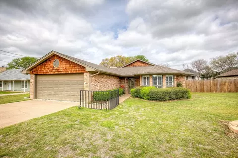 6422 Circo Dr, Granbury, TX 76049