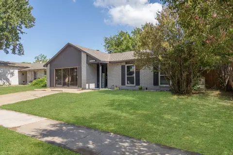 4009 Longstraw Dr, Fort Worth, TX 76137