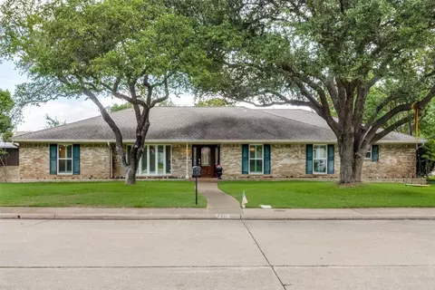 7331 Roundrock Rd, Dallas, TX 75248