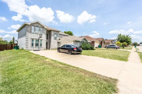 823 Parkside Dr, Cedar Hill, TX 75104