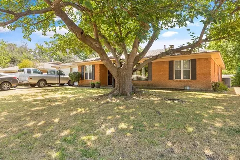 6113 Wheaton Dr, Fort Worth, TX 76133