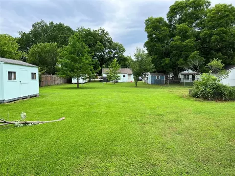 1112 S Peachtree Rd, Mesquite, TX 75149