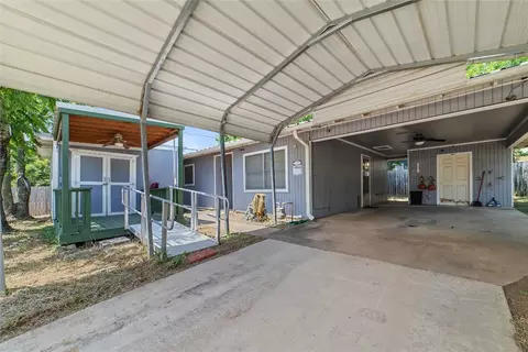 100 N Mckinney St, De Leon, TX 76444