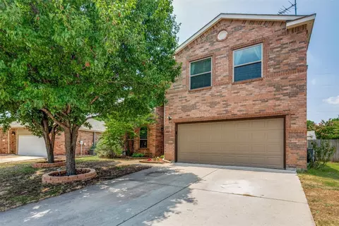 1021 Pullman Dr, Saginaw, TX 76131