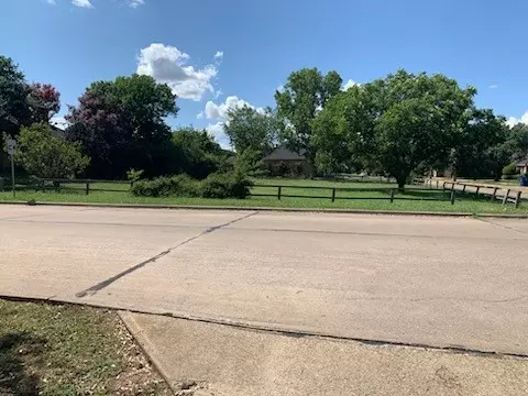 1600 W Jamestown Dr, Ennis, TX 75119