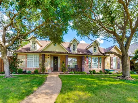 2051 Spindletop Trl, Frisco, TX 75033