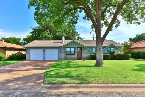 2826 Edgemont Dr, Abilene, TX 79605