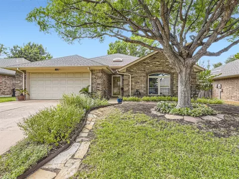 7620 Mahonia Dr, Fort Worth, TX 76133