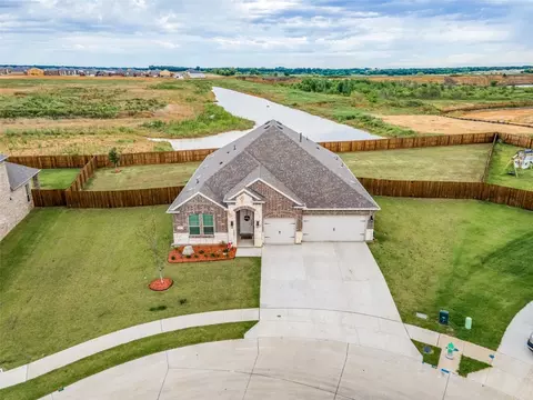 3541 Livey Ln, Aubrey, TX 76227