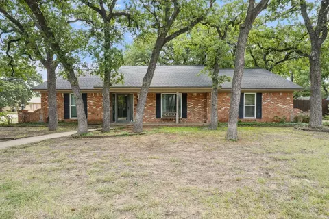 407 Canyon Ridge Dr, Euless, TX 76040