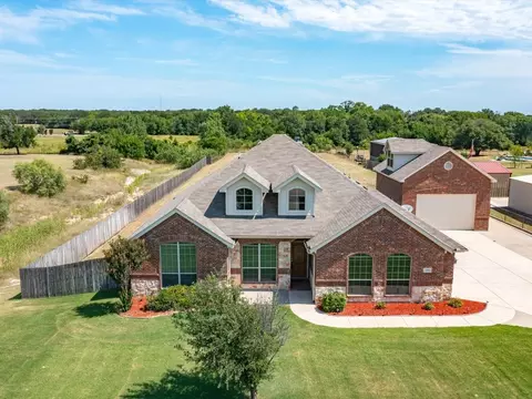 155 Creekwood Ranch Rd, Azle, TX 76020