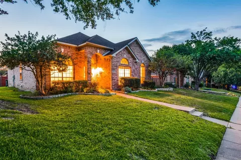 4209 Oak Grove Dr, Carrollton, TX 75010