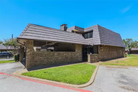 207 E Harwood Rd #26, Euless, TX 76039
