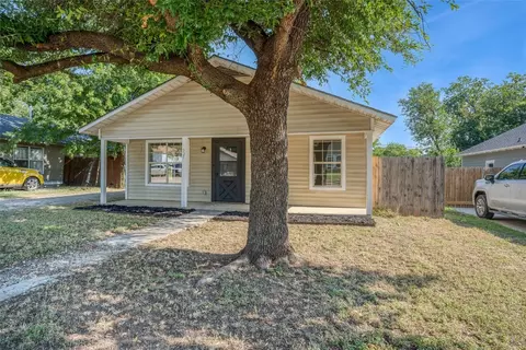 925 E Annie St, Fort Worth, TX 76104