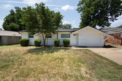 813 Dee Ln, Bedford, TX 76022