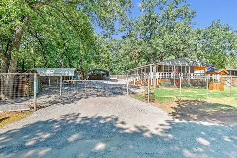 319 Yorkshire Dr, Gordonville, TX 76245