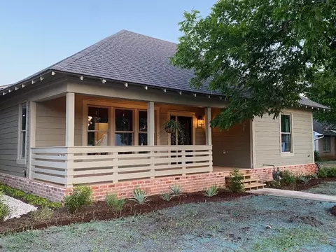 716 W 4th St, Mcgregor, TX 76657 photo 2