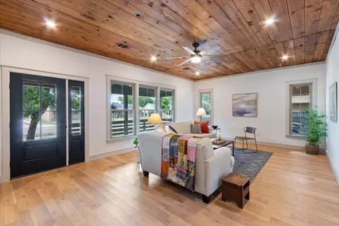 716 W 4th St, Mcgregor, TX 76657 photo 8