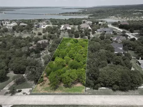 1011 Lighthouse Ct, Grand Prairie, TX 75104