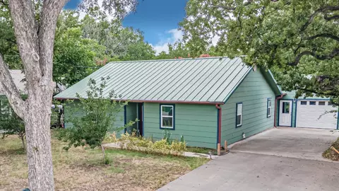 810 W Green St, Stephenville, TX 76401