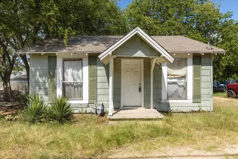 810 Granbury St, Cleburne, TX 76033