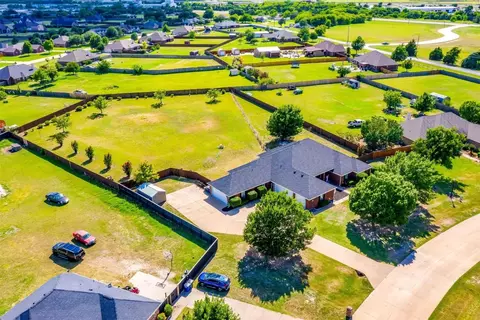 104 Springfield Cir, Waxahachie, TX 75165
