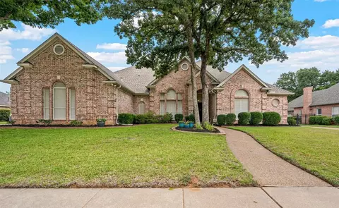 8320 Thorndyke Dr, North Richland Hills, TX 76182
