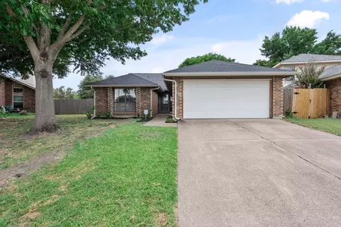 5210 Tuscola Dr, Arlington, TX 76018