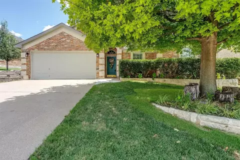 905 Ryanfield Ct, Burleson, TX 76028