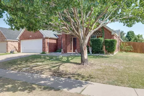 400 Richmond Park Ln, Fort Worth, TX 76140