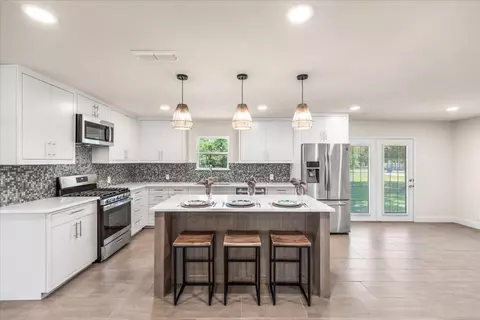 901 Sunrise Dr, Ennis, TX 75119