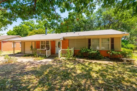 2114 Cambridge Dr, Irving, TX 75061