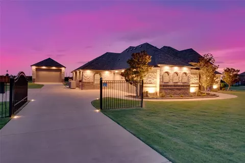 2932 W Alamosa Dr, Terrell, TX 75160