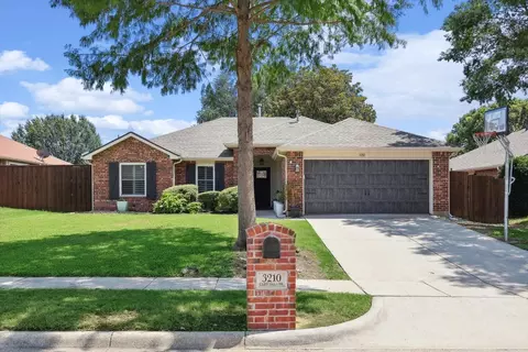 3210 Cliff Oaks Dr, Corinth, TX 76210
