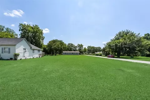 607 E 6th St, Bonham, TX 75418