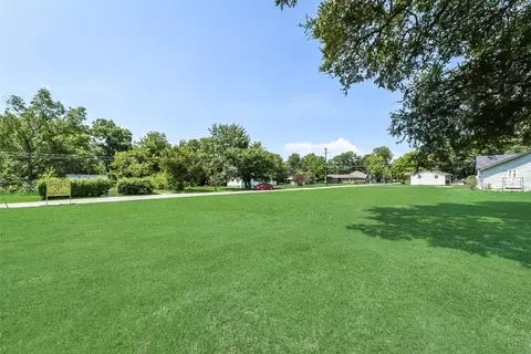 607 E 6th St, Bonham, TX 75418 photo 9