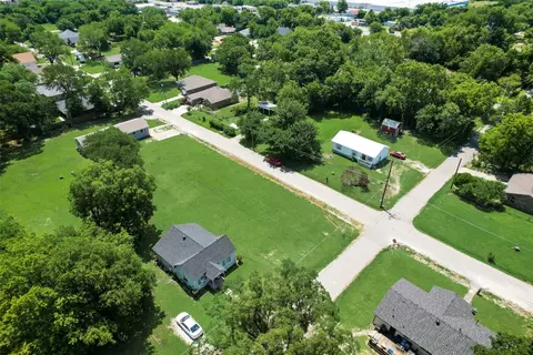 607 E 6th St, Bonham, TX 75418 photo 7