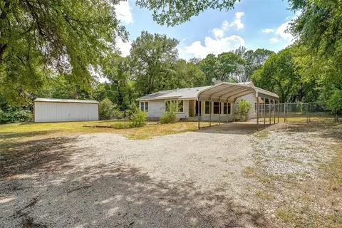 4425 Silver Creek Rd, Fort Worth, TX 76108