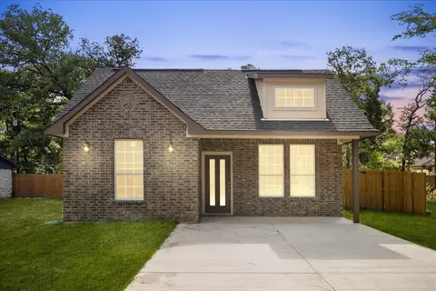 6137 Chickasaw Dr, Mabank, TX 75156