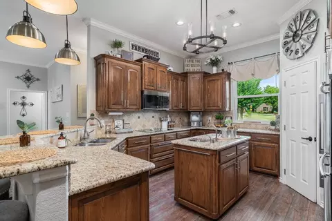 3909 Angelina Ct N, Granbury, TX 76049