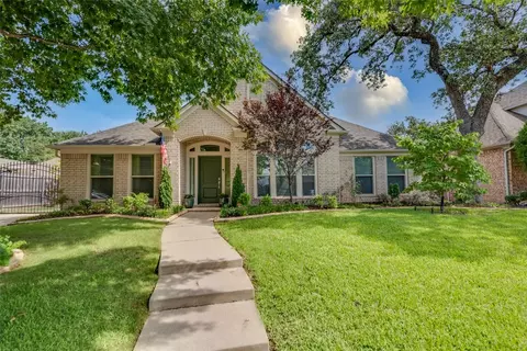 911 Rolling Ridge Dr, Keller, TX 76248